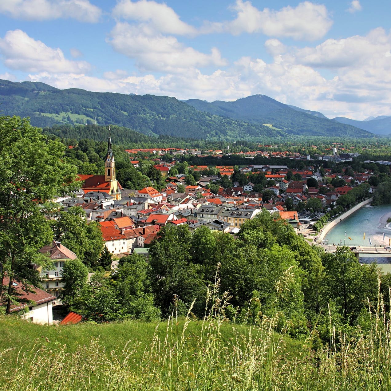 Blick vom Kalvarienberg auf Bad Tölz.