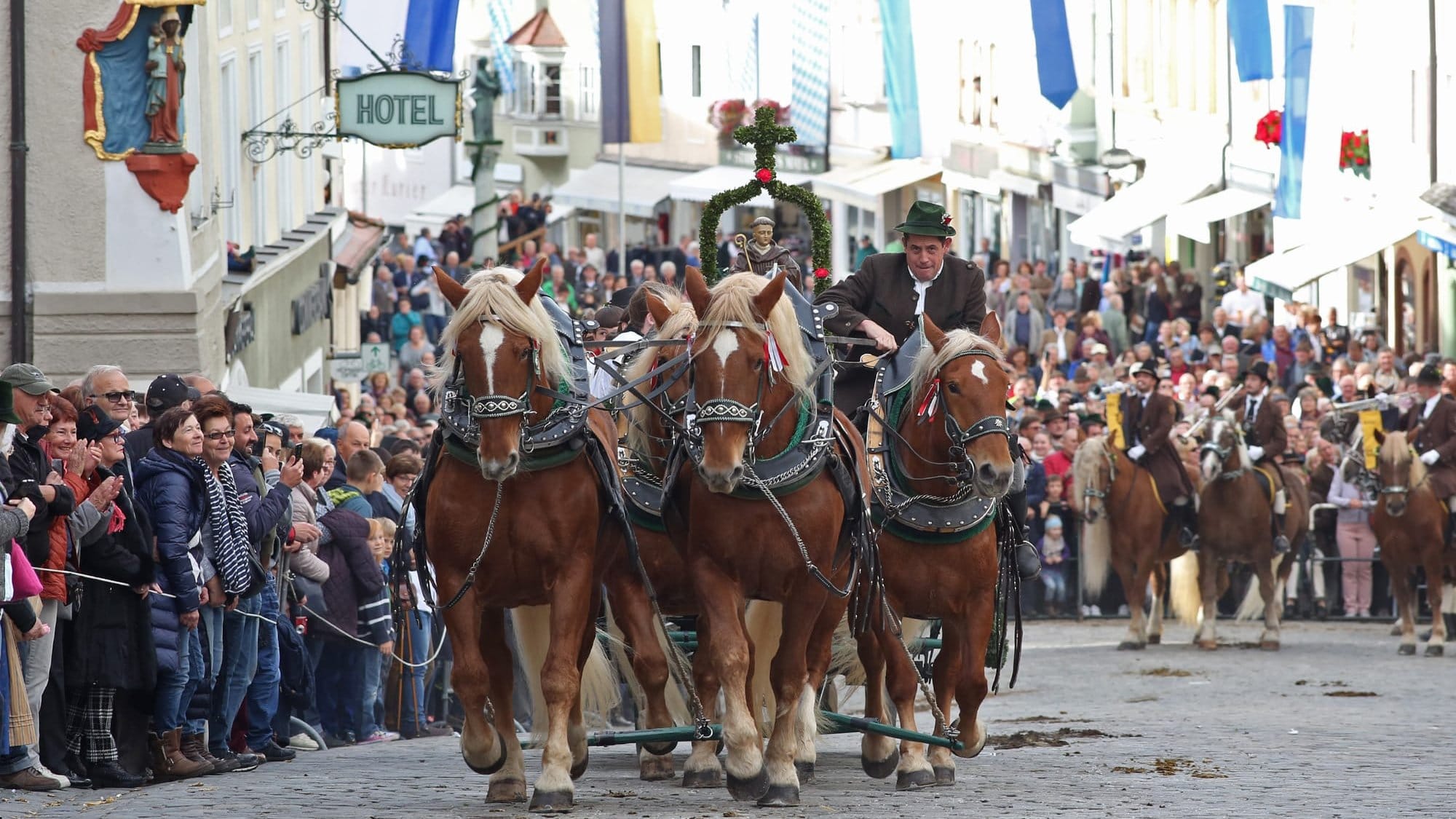 Diese Woche in Tölz: Alles zu Leonhardi, Fernwärme aktuell und ein Platz in den Top Ten